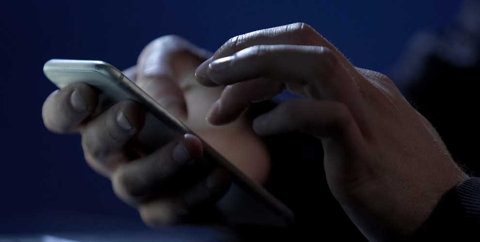 Nadie te va a regalar un Rolex en WhatsApp: así es el último Phising viral