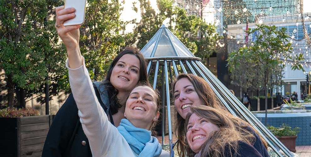 IA y selfies: de la diversión a los deepfakes